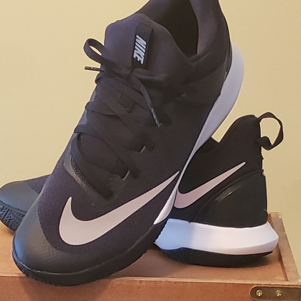 Mens Nike Zoom basketball shoes size 12.5  no box